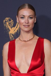 yvonne strahovski al gala 16.jpg
