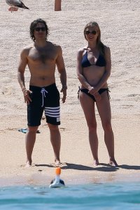 gwyneth paltrow in bikini 14.jpg