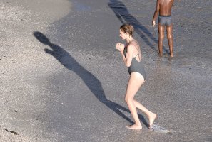 uma thurman in bikini (10).jpg