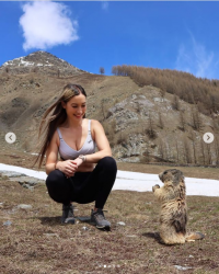 Screenshot 2021-10-26 at 12-25-55 Manon su Instagram Chilling in the sun with little marmots 🇨...png