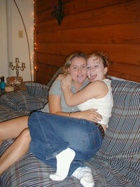 Homemade.SE.Pics.Lesbians.Lose.Bet.18of95.jpg