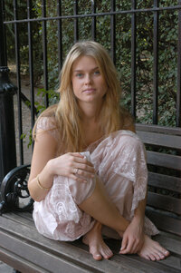 Alice-Eve-Feet-327392.jpg