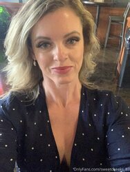 sweetcheeks_83-12-03-2021-2052790268-Just_having_a_little_fun_at_breakfast._1748472.jpg