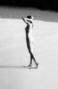 Miranda-Kerr-Naked-16.jpeg