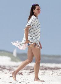brooke shields in bikini (08).jpg