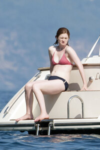 bonnie wright in bikini (04).jpg
