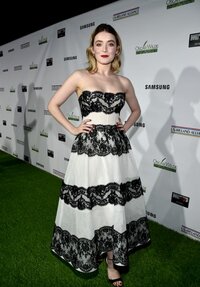 sarah-bolger-oscar-wilde-awards-2020-8_thumbnail.jpg