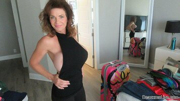 Lovely-Deauxma-flashing-Her-Big-Tits-on-vacation_006_big.jpg