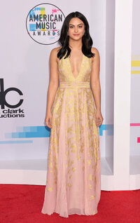 camila mendes al gala (02).jpg