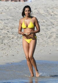 padma lakshmi in bikini (45).jpg