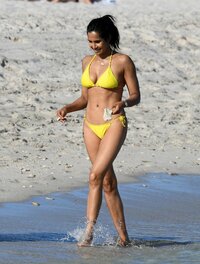 padma lakshmi in bikini (53).jpg