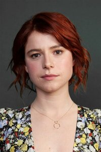 Jessie Buckley.jpg