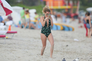 chanel west coast in beach (13).jpg