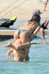 Elisabetta-Canalis-Sexy-The-Fappening-Blog-26.jpg