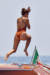 emilyratajkowski016001.jpg